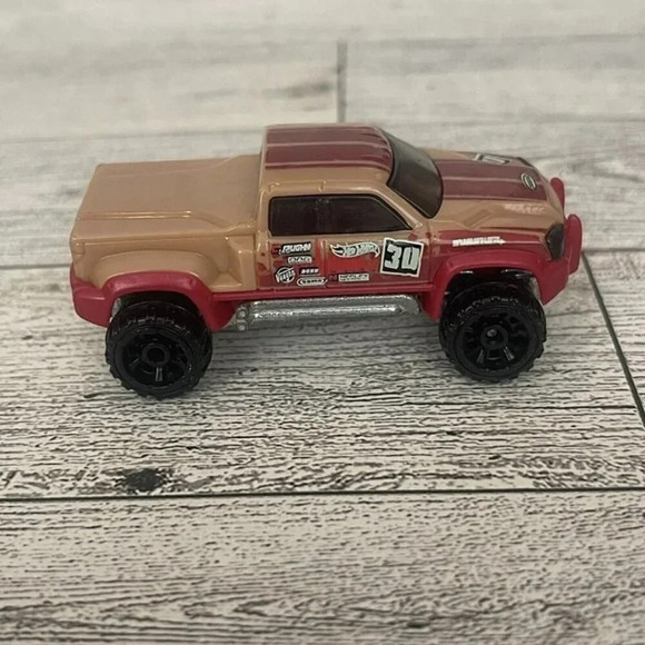 2001 Mattel Hot Wheels Mega Duty Malaysia Tan and Red - Picture 1 of 10